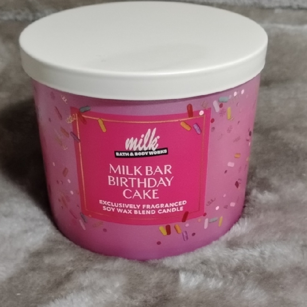 Bath & Body Works Milk Bar Birthday Cake 14.5oz Candle - Pink